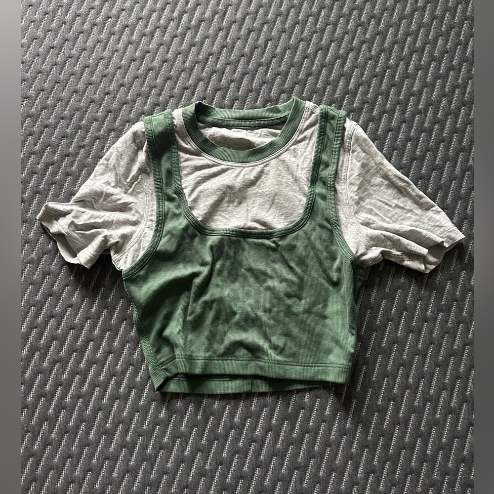 Lululemon cropped tee